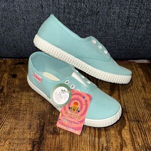 Cienta Kids Teal Canvas Sneakers